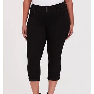 Torrid Super Stretch Black Wash Cropped Jeggings Sz 12